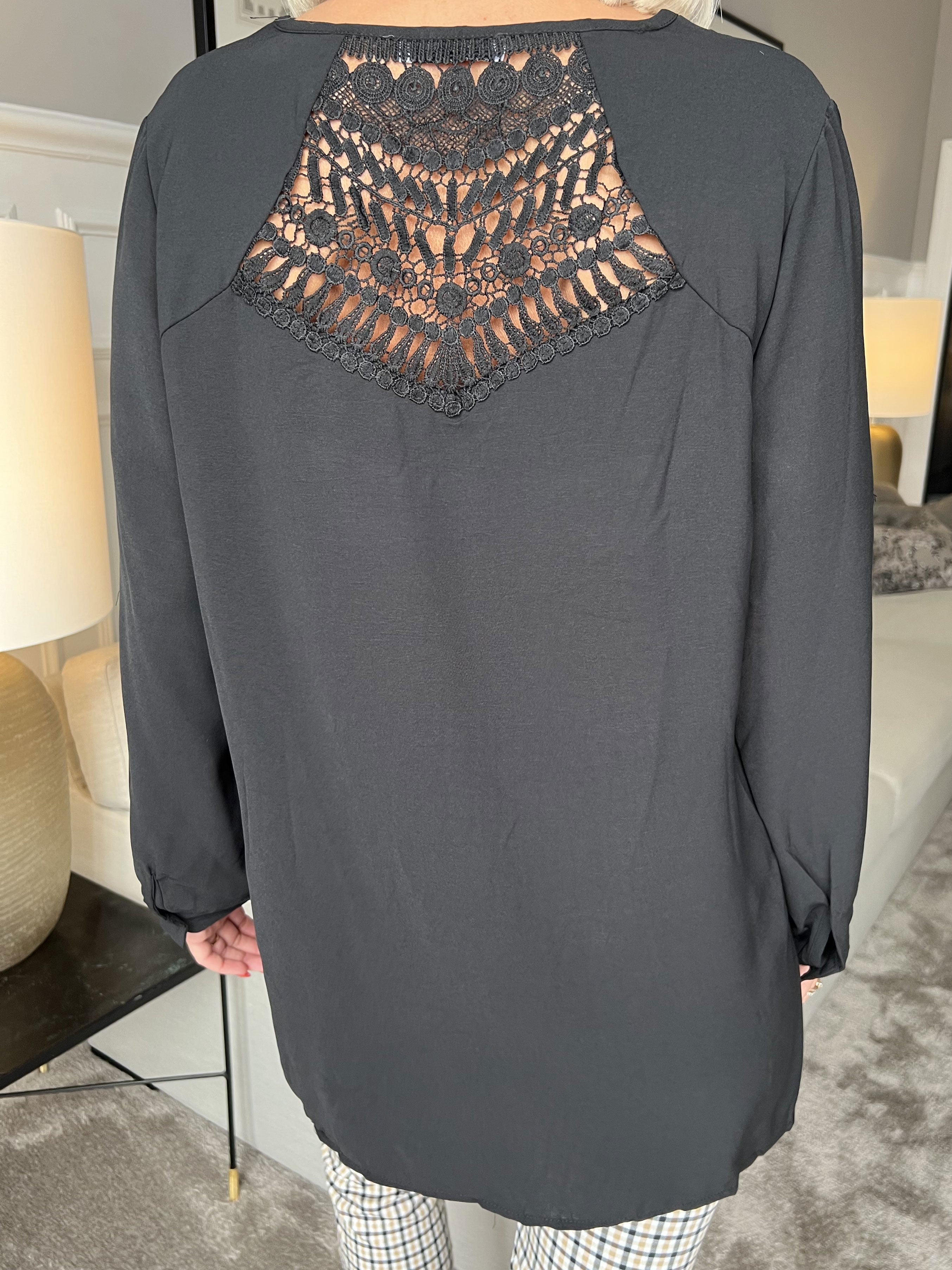 Rita - Söt tunika med spets på baksidan - Green